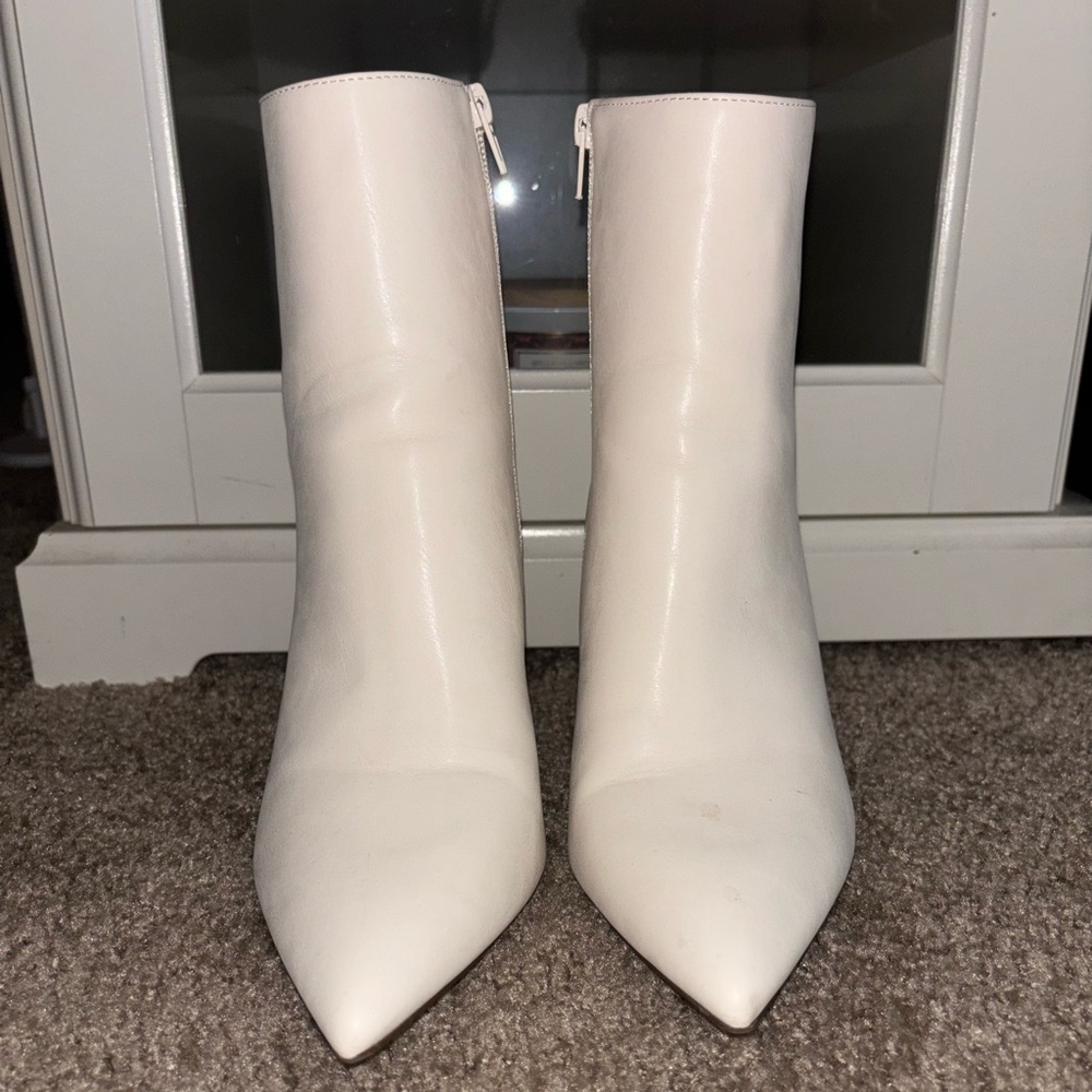 DSW Chic White Ankle Booties